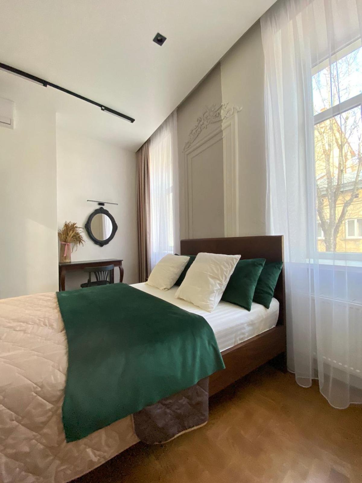 Favorit Apartments 2 Кім Безкоштовна Парковка Центр З Балконом Не Далеко Від Ж Д Вокзалу Звітні Документи Львів Екстер'єр фото