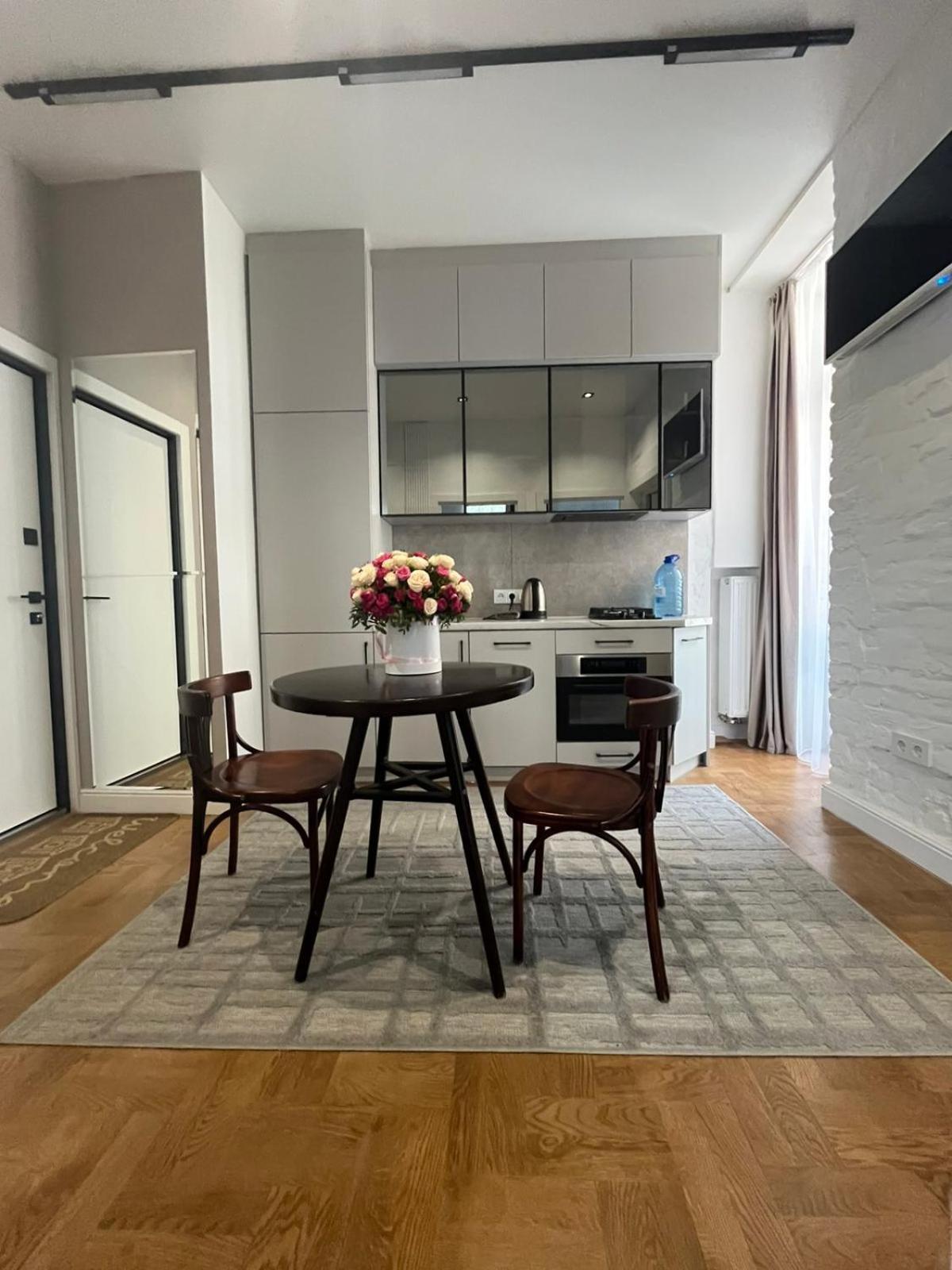 Favorit Apartments 2 Кім Безкоштовна Парковка Центр З Балконом Не Далеко Від Ж Д Вокзалу Звітні Документи Львів Екстер'єр фото